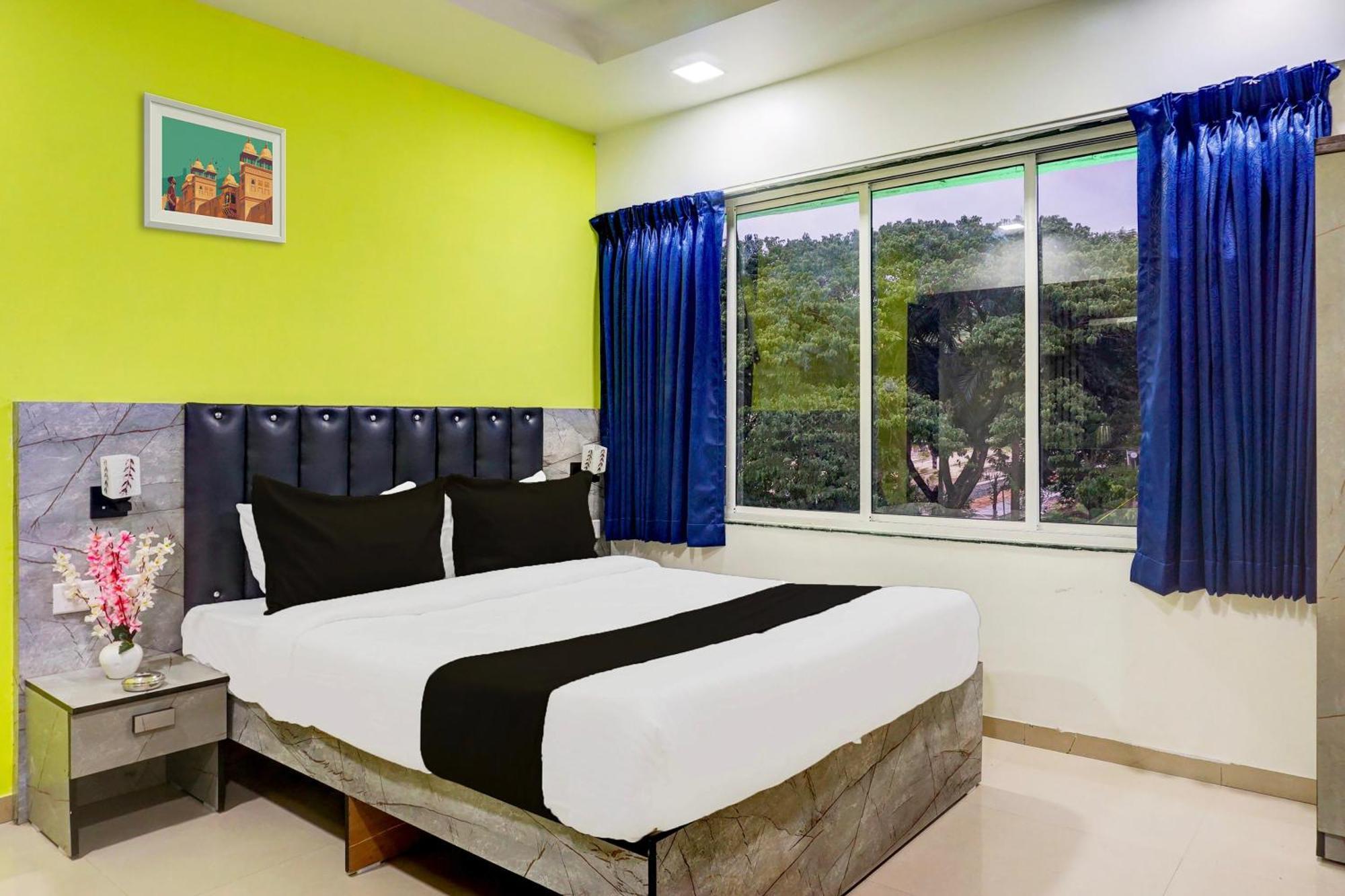 Super Collection O Vardhan Plaza Yerandwane Exterior photo
