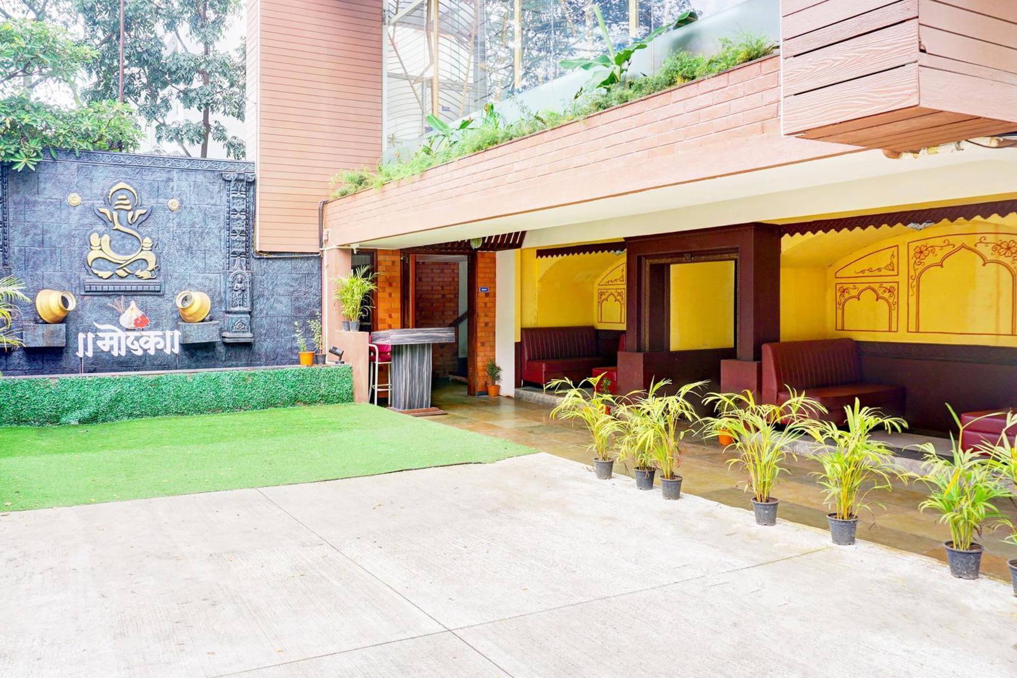 Super Collection O Vardhan Plaza Yerandwane Exterior photo